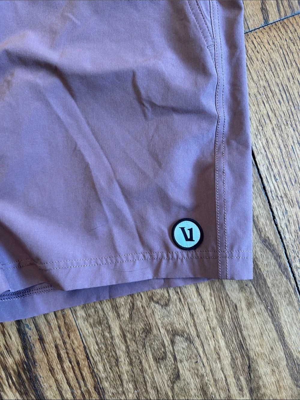 Vuori Men’s Unlined Women Swim Hybrids with Black Waistband EUC
